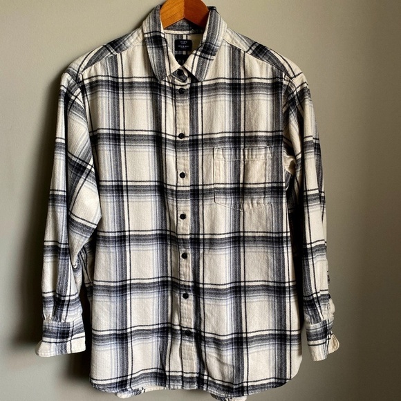 GAP Women's White/Black Plaid Long Sleeve Flannel Button Up Shirt - Picture 1 of 9